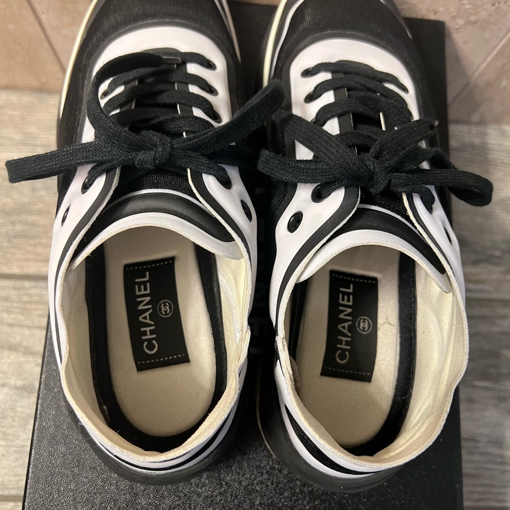 Chanel sneakers black and white size 39 - Picture 2 of 9
